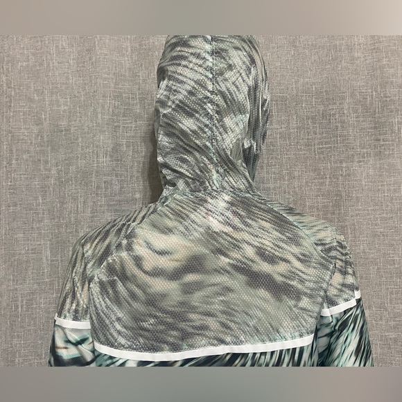 Nike Women's Tech Hyperfuse Windrunner Jacket-MEDIUM-green,black,white - Picture 5 of 12